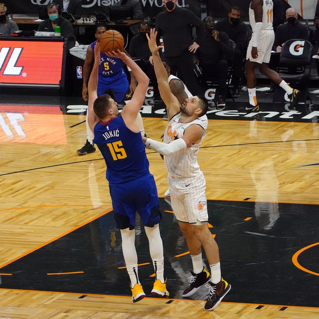 Nikola Jokic shooting over a defender